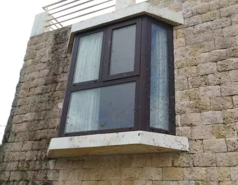 Fenster und Türen blieben trotz Taifun der Stärke 18 unbeschädigt